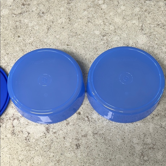 Tupperware Bright Blue Round‎ Containers - Picture 5 of 5
